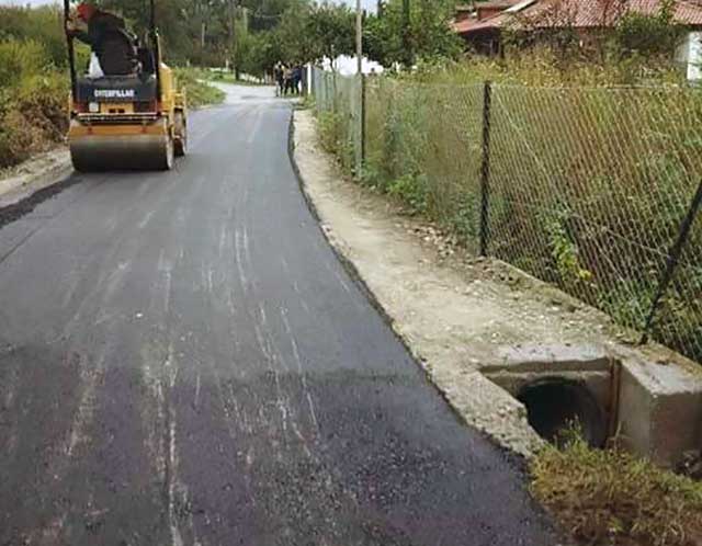 Ασφαλτόστρωση στην Αριδαία