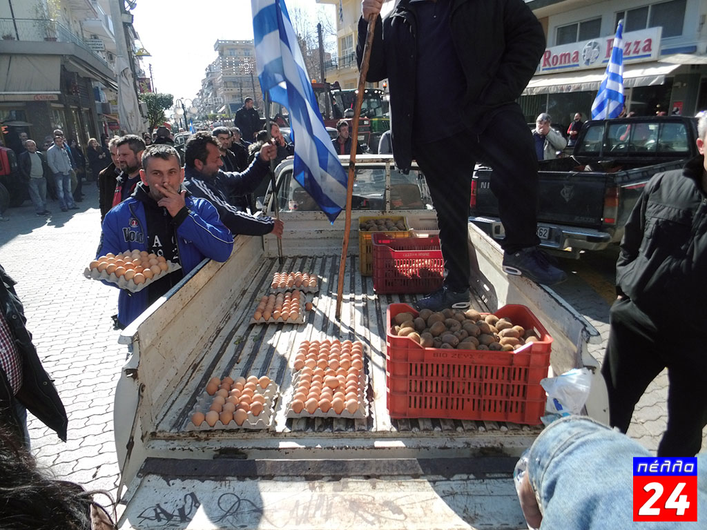 Αγρότες στα γραφεία βουλευτών Πέλλας